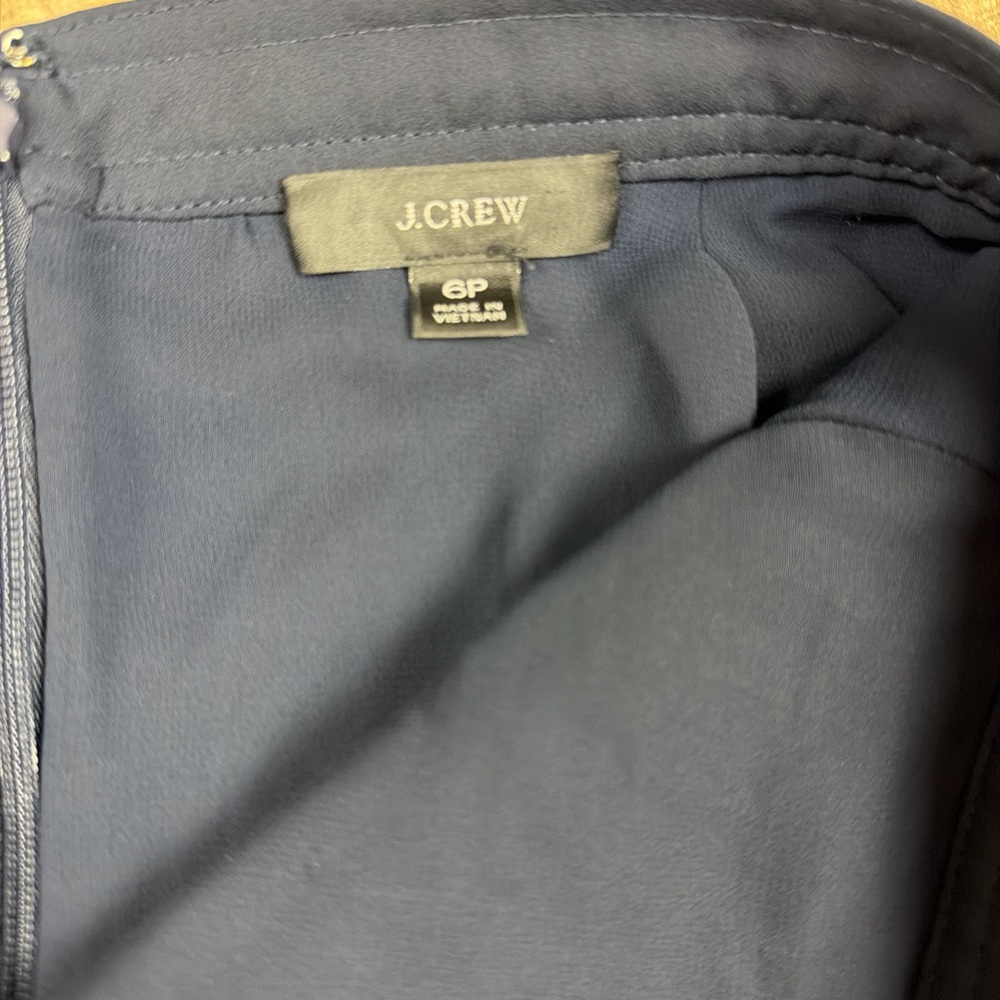 J Crew Navy Pleated Midi Skirt.  Zips Up the Back. Size 6P - Picture 2 of 3